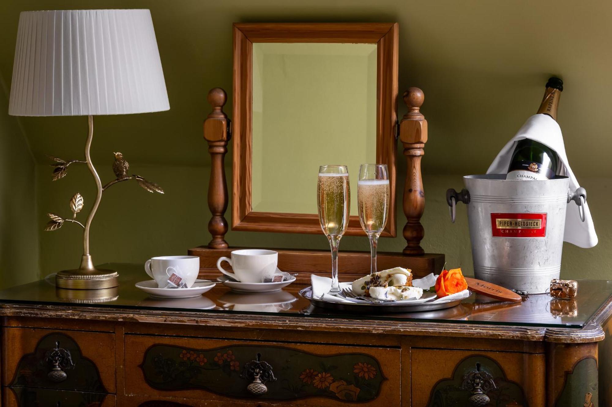Готель Abbots Grange Manor House (Adults Only) Бродвей Номер фото